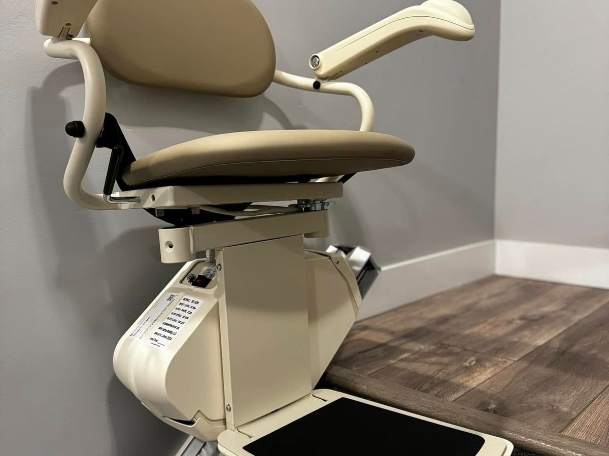 Lazo install: SL300 seat, arms, and footrest down at the top of gray-walled stairs