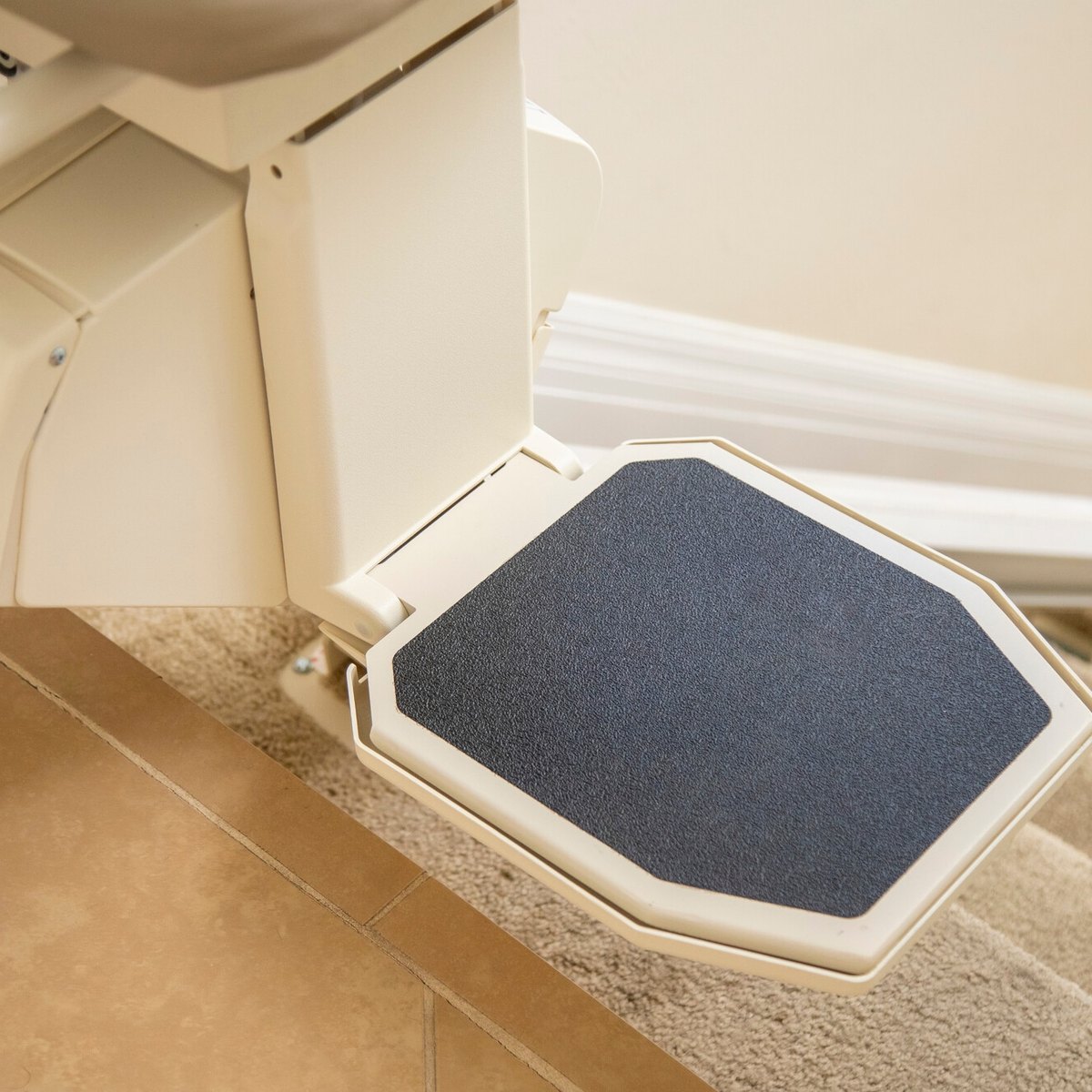 Reinforced footrest of the Harmar SL600HD